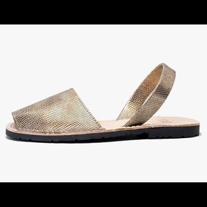 Multi sling back metallic Sandals- rare color- size 40 - NWT